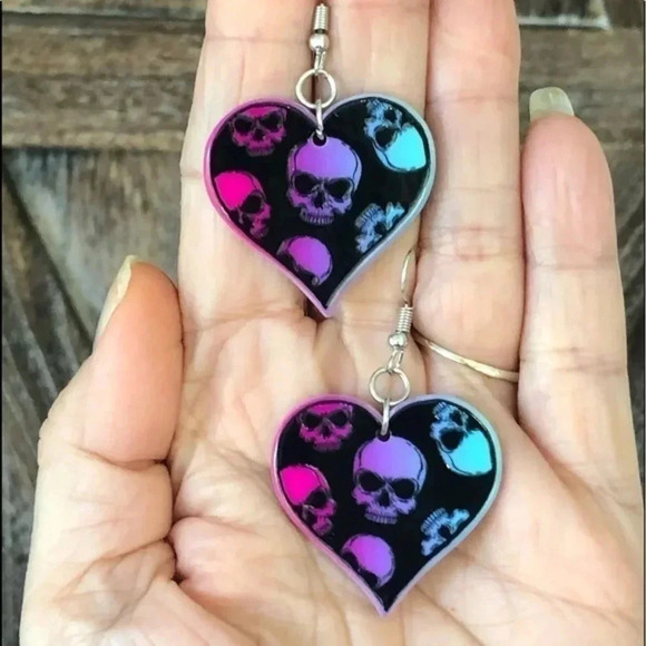 Hearts with Skulls Goth Dark Unique Halloween Drop Earrings - Picture 1 of 3